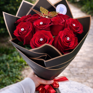 Bouquet 12 Rosas Diamantes y Mariposa